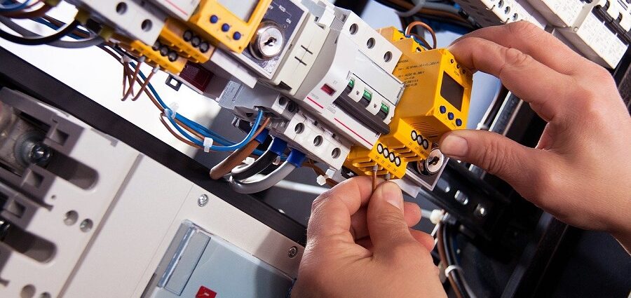 montaż instalacji elektrycznej